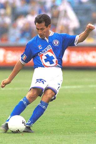 1998 Cruz Azul Row Local Match Issue Benjamin Galindo (L)