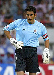 2004 2005 Chivas Guadalajara Oswaldo Sanchez (L)